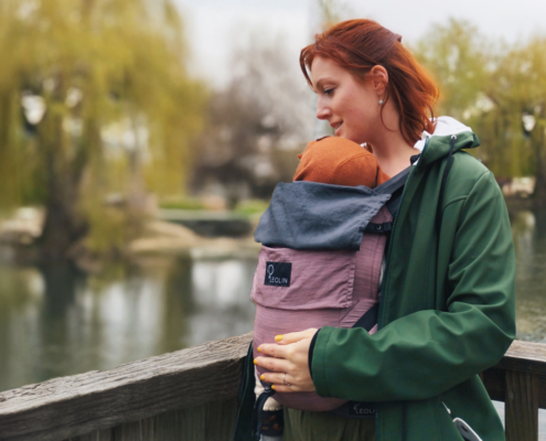 Babytragen im Winter – Warm und sicher durch die kalte Jahreszeit Leolin