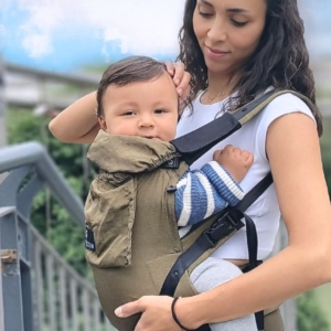 Leolin Mini olive mit Model