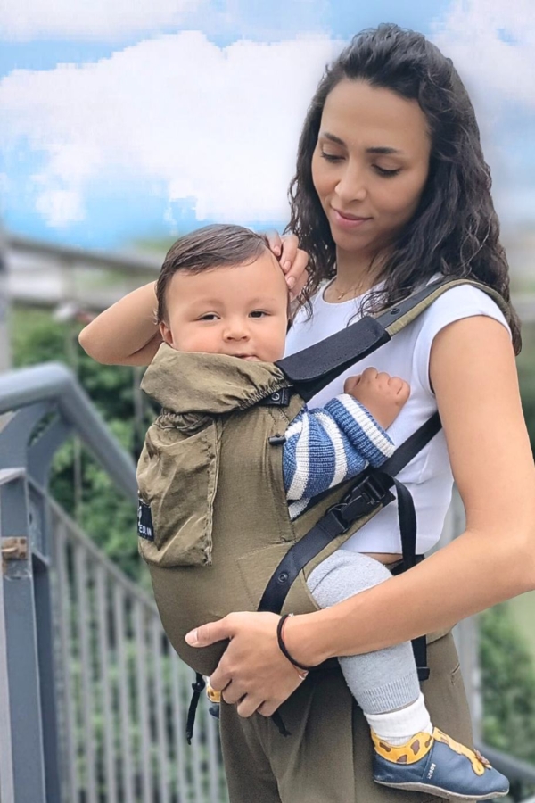 Leolin Mini olive mit Model